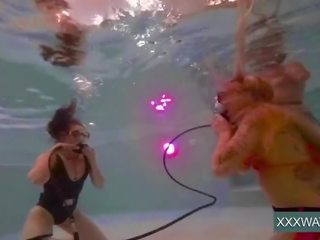 Superb super onderwater meisjes strippen en masturberen seks klem movs