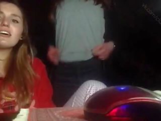 [periscope] twee meisjes spelen voorzijde camera