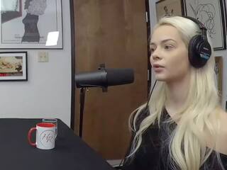 입으로 와 elsa jean 에 호랑 가시 나무 randall unfiltered