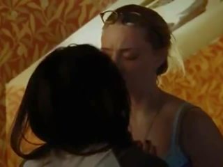 Megan Fox & Amanda Seyfried FULL LESBIAN SCENE