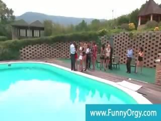 Tipsy elegante bambole brama manhood a piscina festa