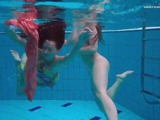 Najbolj vroča pod vodo bejbe – lezbijke, hd umazano posnetek f1