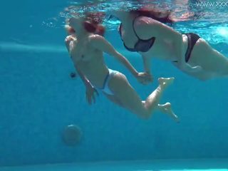 Jessica e lindsay nu a nadar em o piscina: hd adulto filme bc