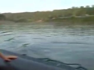 Två bimboen tikar gör det på fisherboat