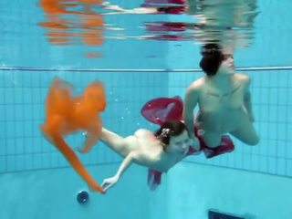 Sara bombina și gazel podvodkova underwatershow frumuseti