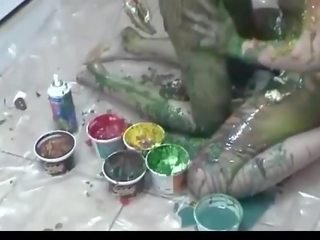 Colorful ans messy may dalawa kaaya-aya babae